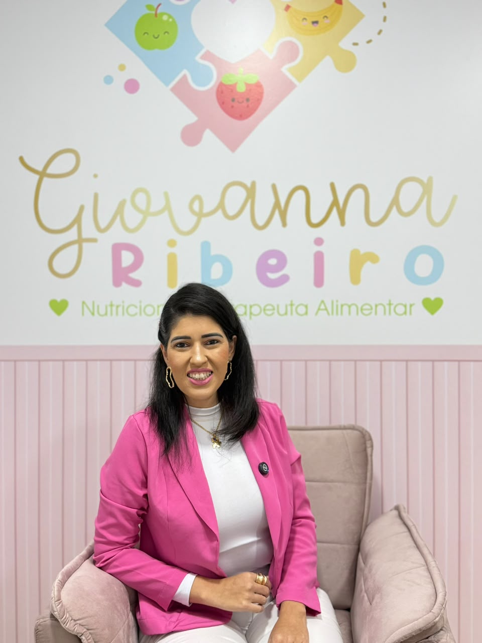 Criança saudável comendo